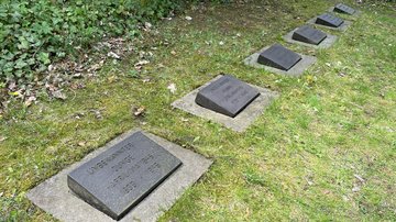 Opfergräber des Zweiten Weltkriegs auf dem Friedhof Grunewald Forst